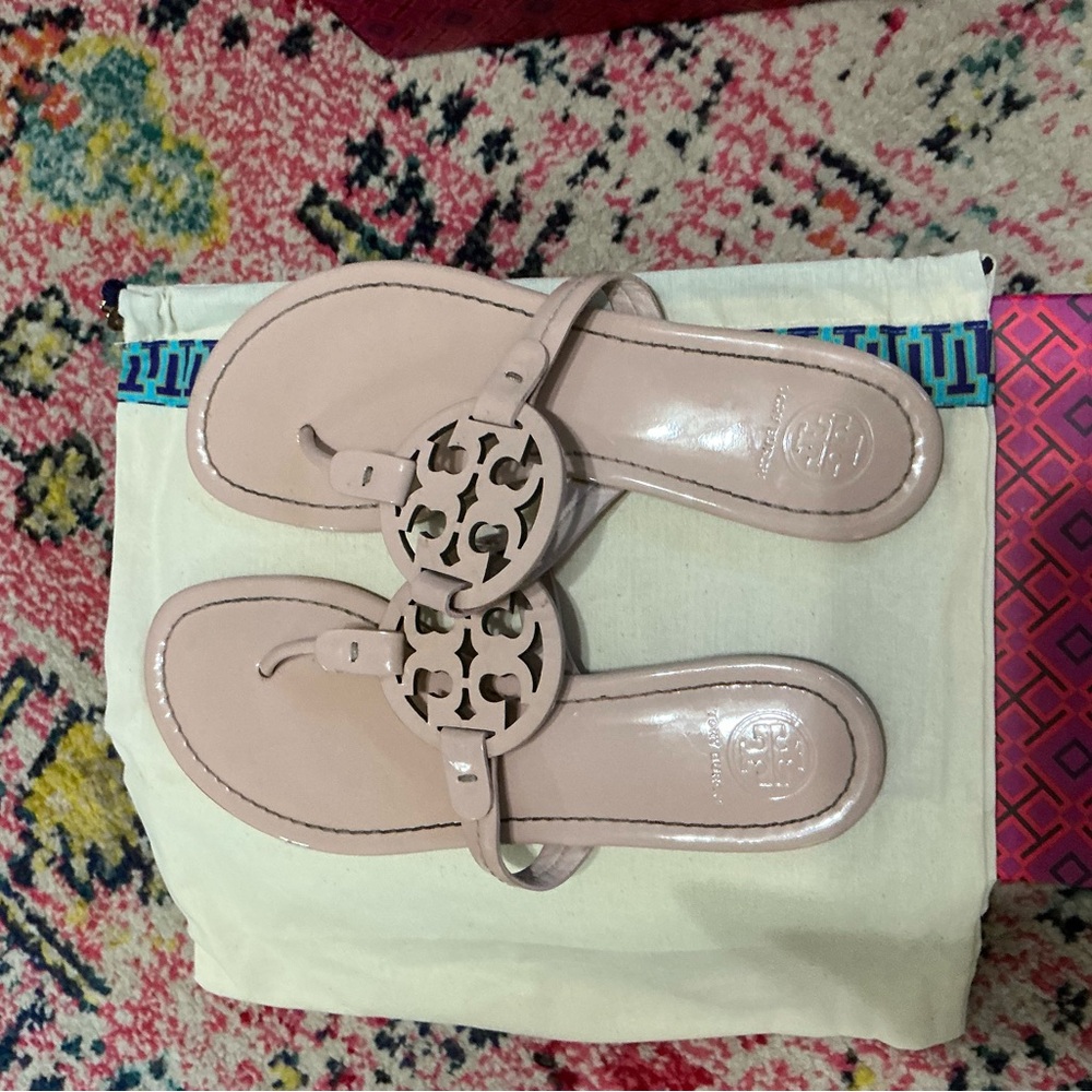 Tory Burch SEASHELL Pink Sandals - Picture 2 of 5